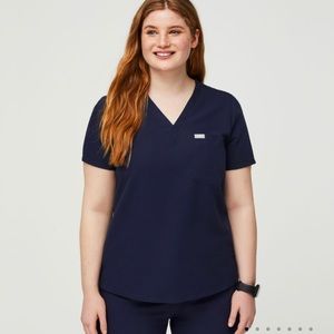 Figs Catarina One-Pocket Scrub Top in Navy